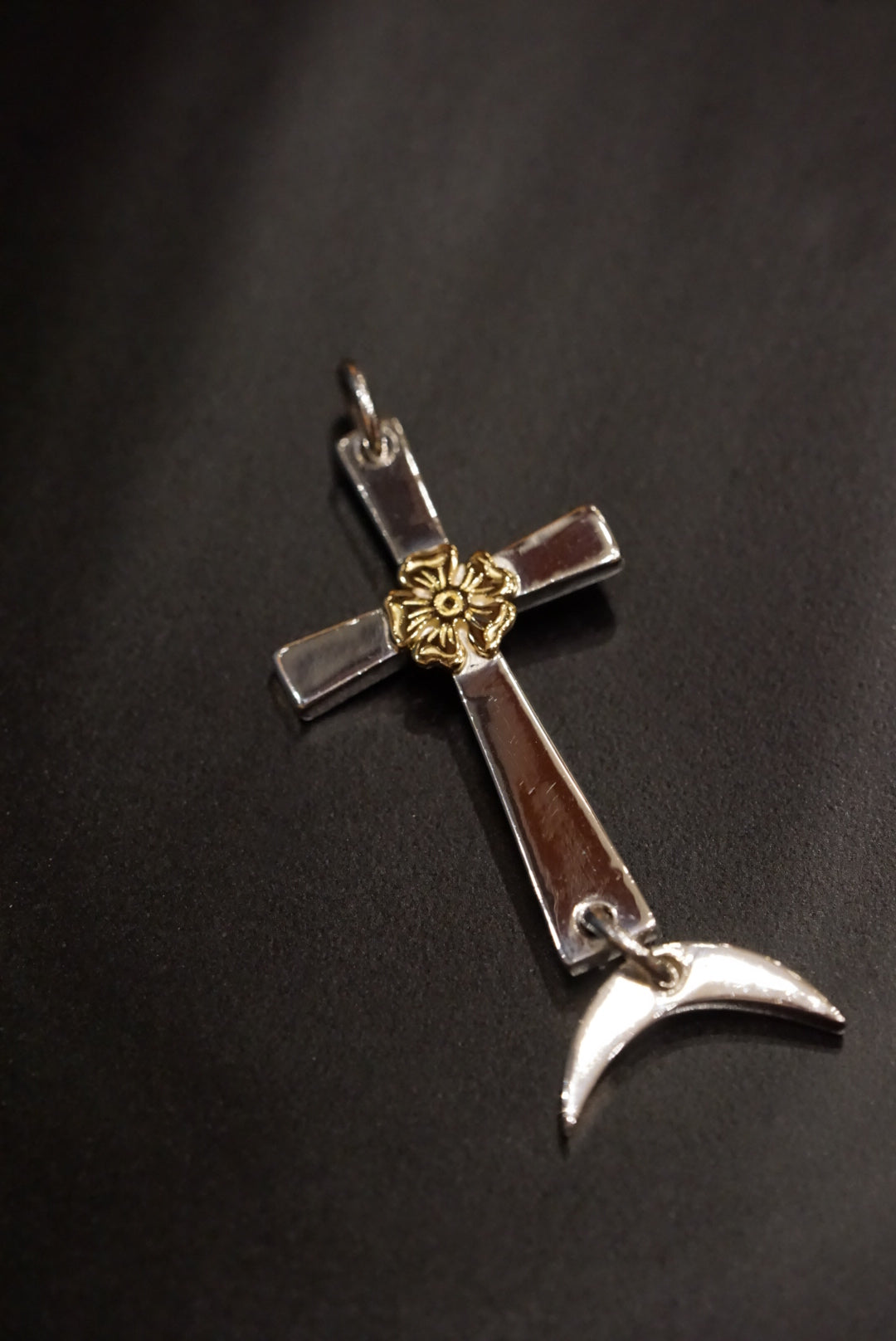 18K Hana Point Silver Moon Cross Pendant