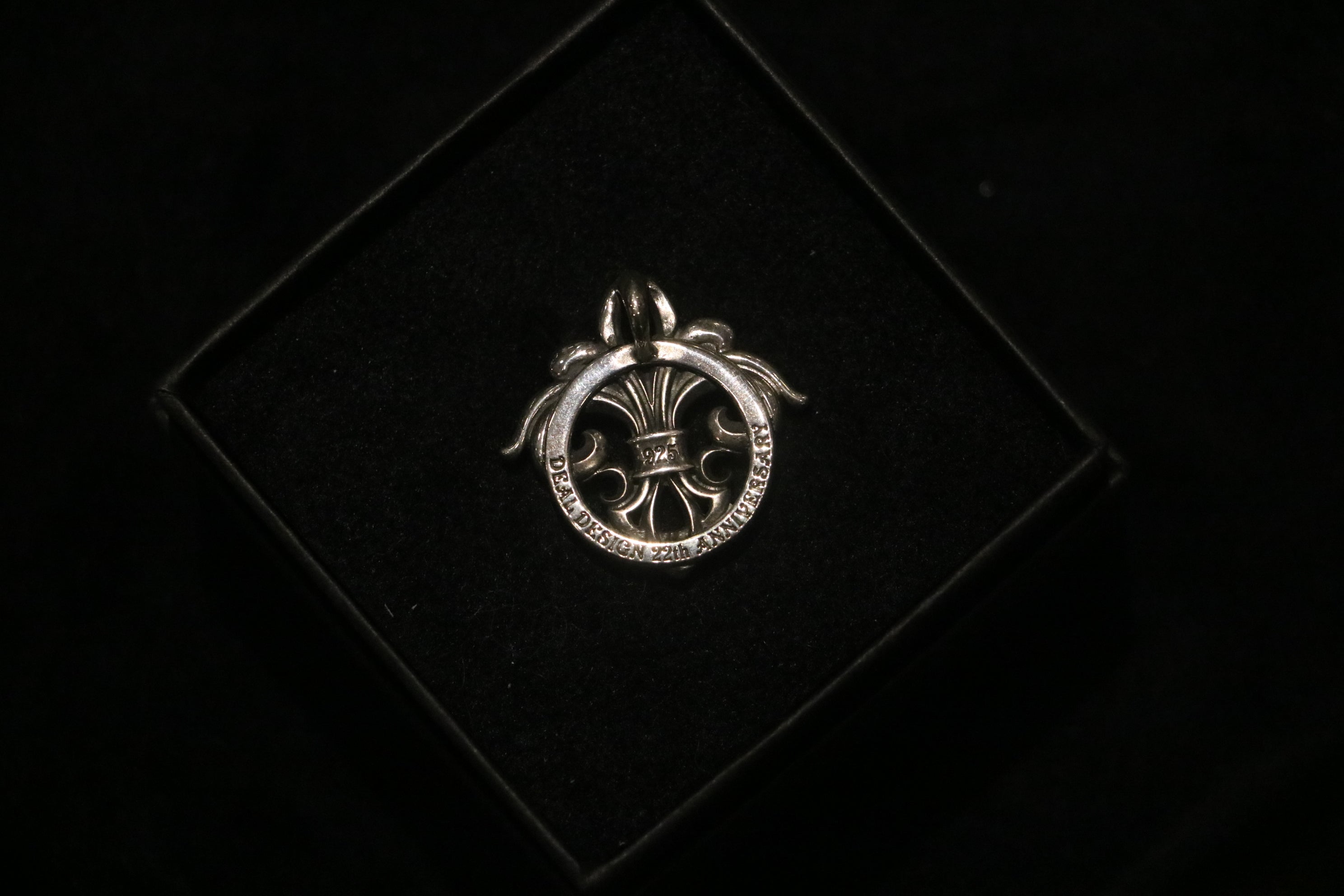 Circle Lily Top 22nd Anniversary Limited