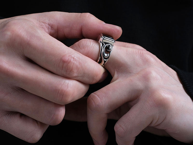 Stormy Frame Ring: Stone