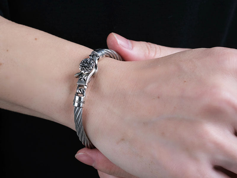 Stainless Steel Wire Bangle: Tiny Clip