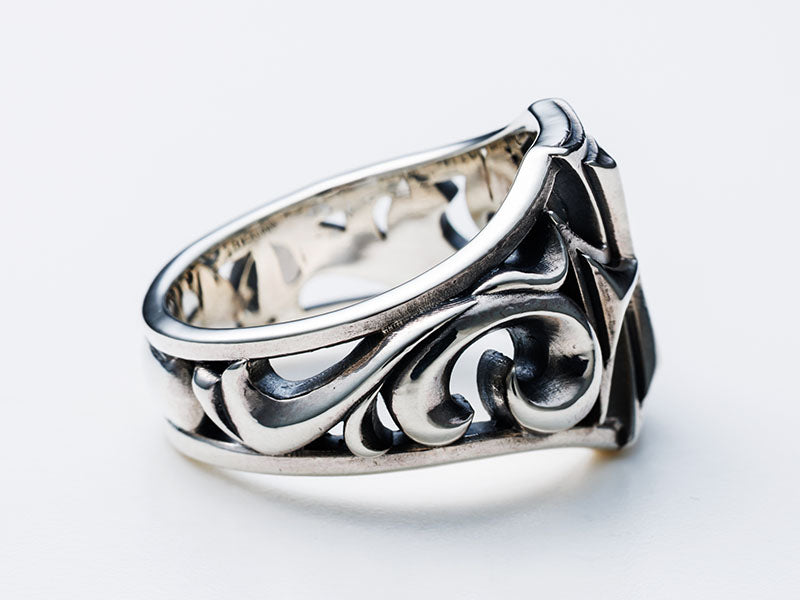 Stormy Frame Ring: Cross