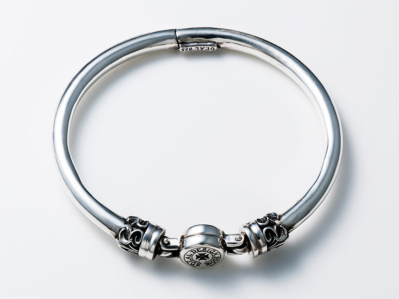 Seal Logo Cuff Bracelet
