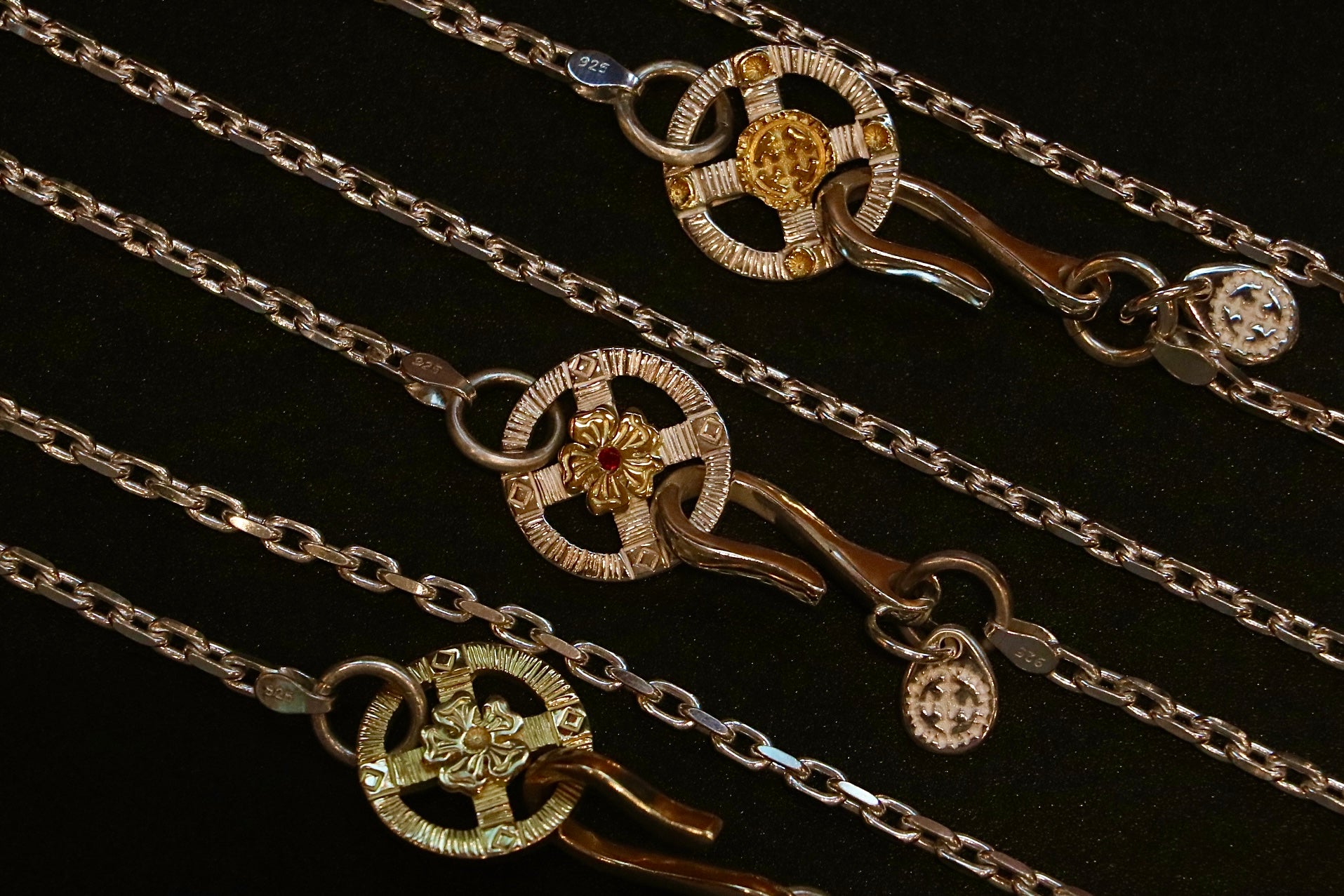 Sunshine Studio 18K Point Hana Silver Wheel Chain set w/ Ruby
