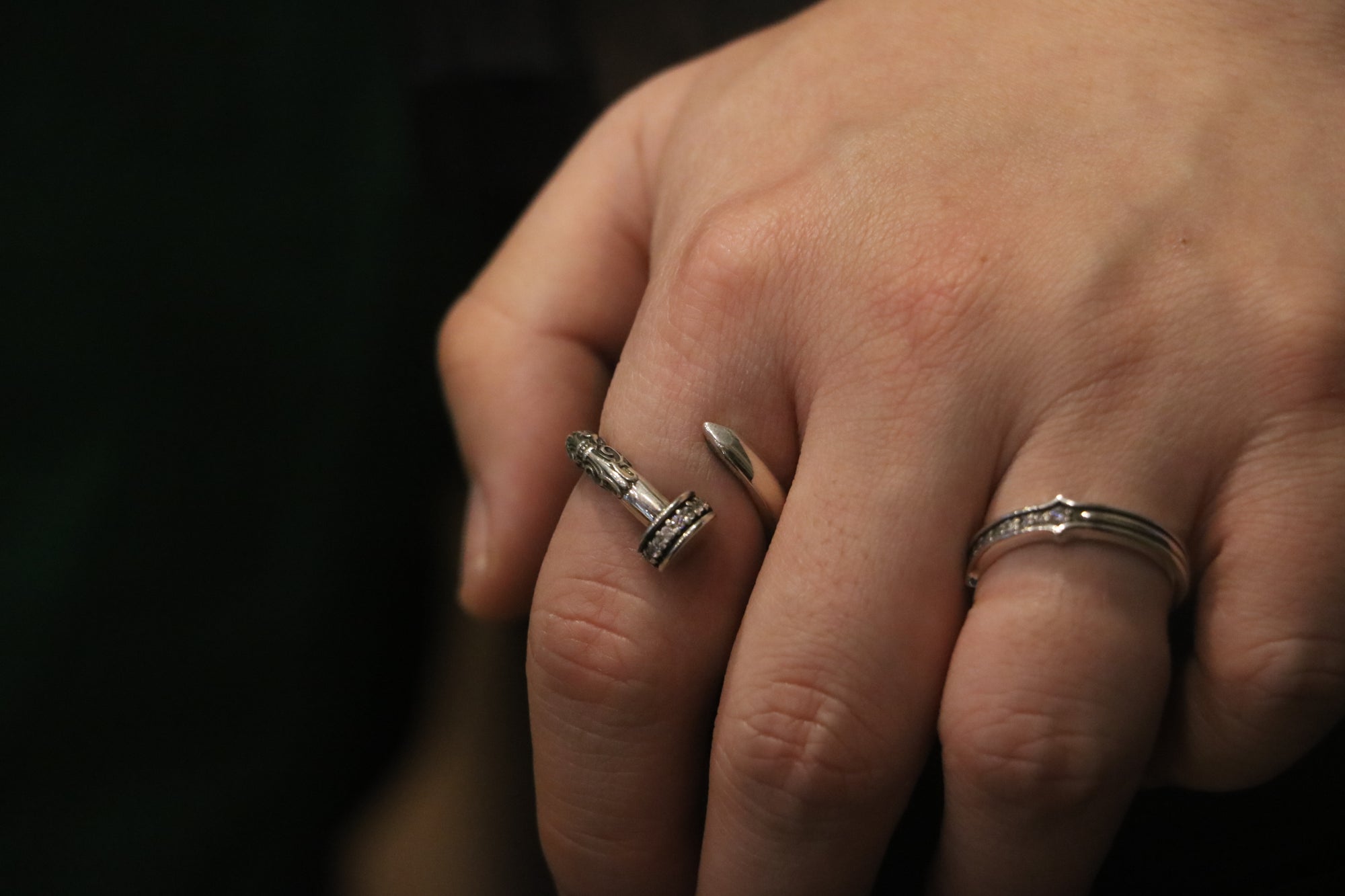 Deal Design Gate Nail Ring