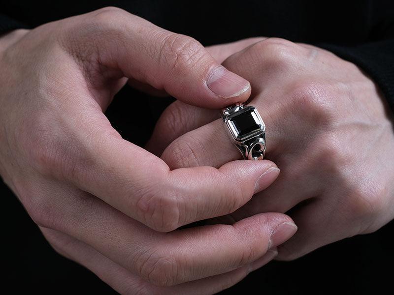 Stormy Frame Ring: Stone