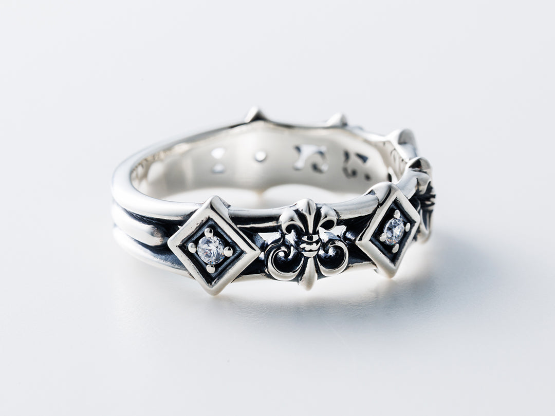 Gentle Lily Ring