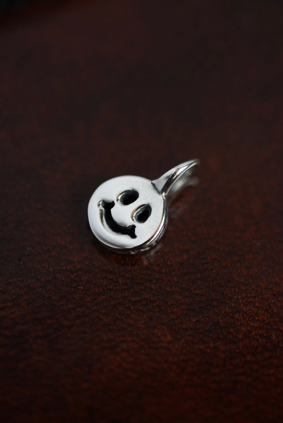 TC100 Tiny Happy Face Charm