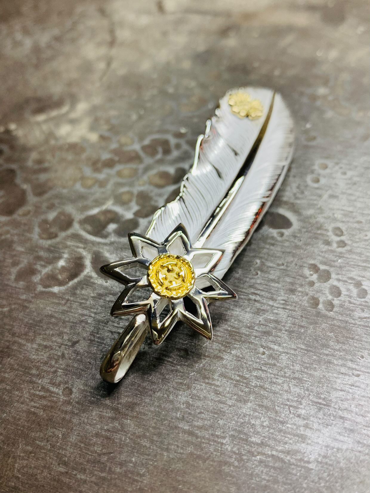 24Kt Gold Point Morning Star 18Kt Hana Silver Feather