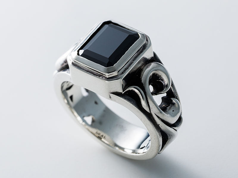 Stormy Frame Ring: Stone