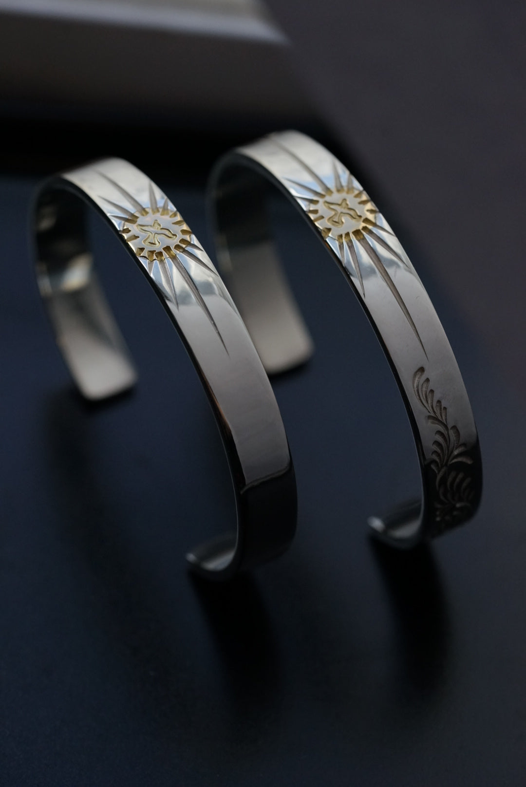Silver Dollar Craft 8mm 18K Gold Radiation Flat Bangle