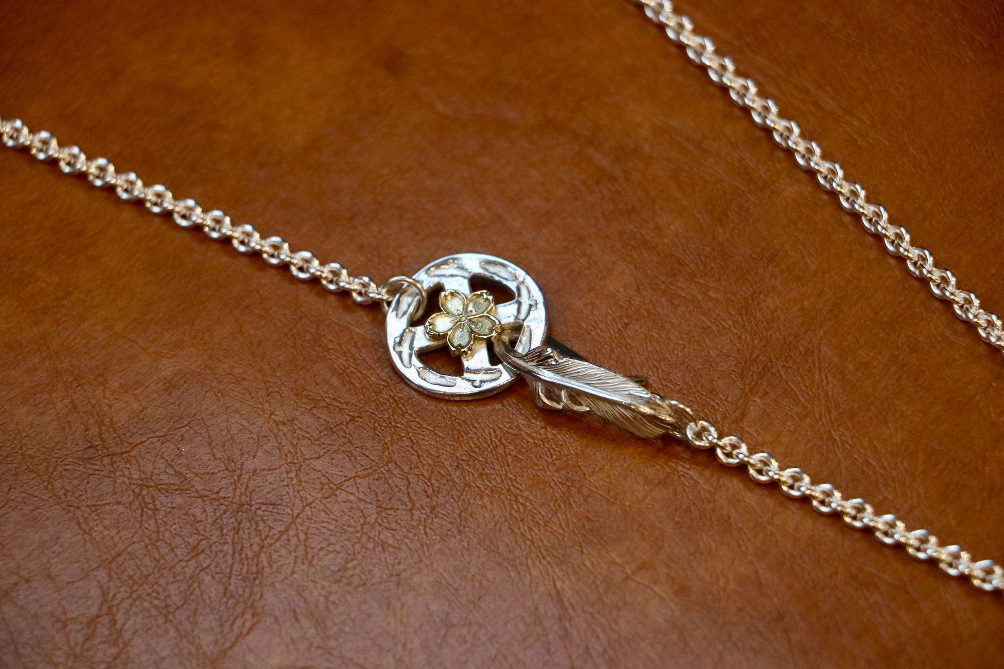 Nine Metal Feather Hook Gold Sakura Eagle Wheel Point Chain Set