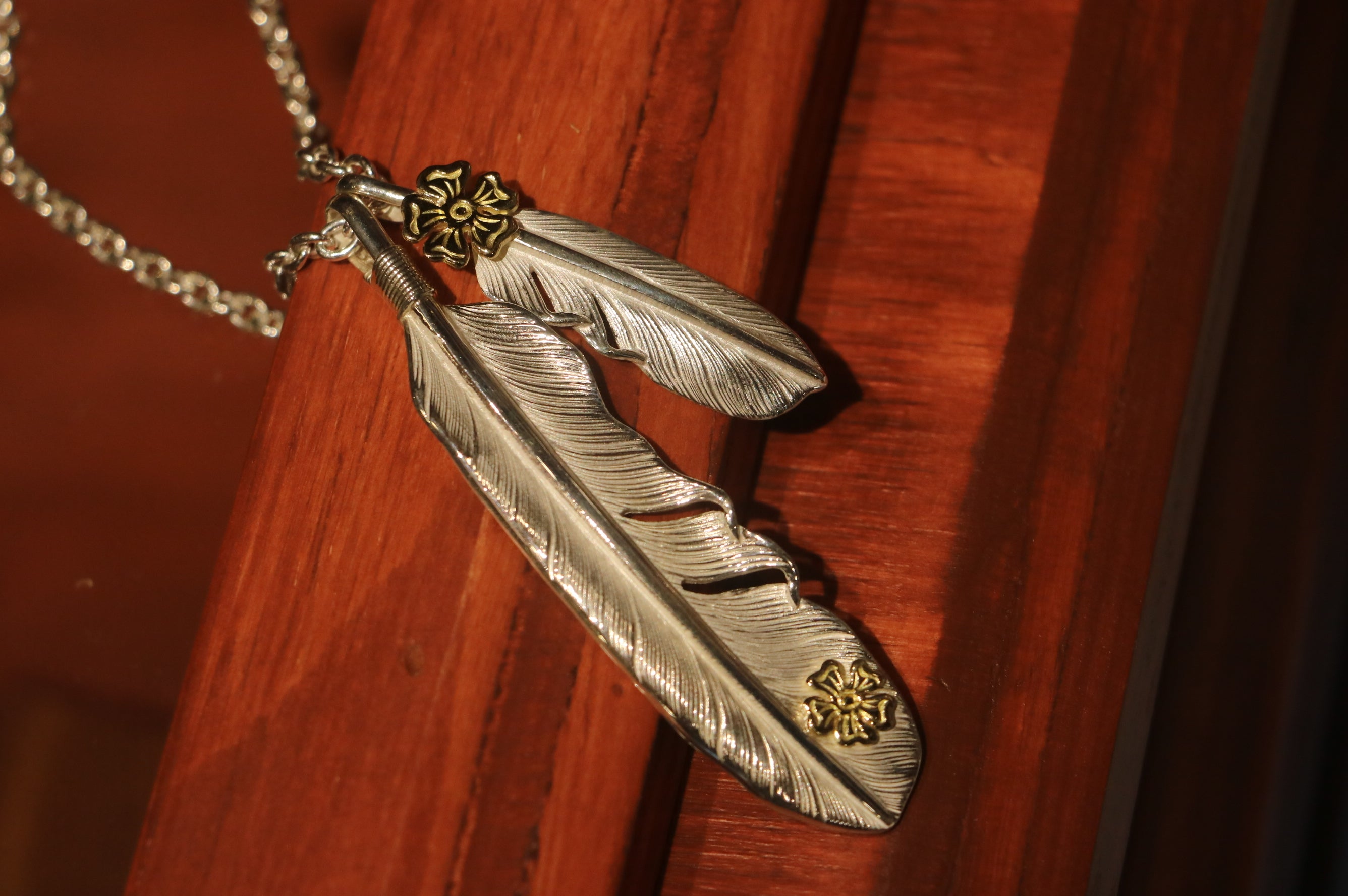 18K Point Hana Silver Feather L