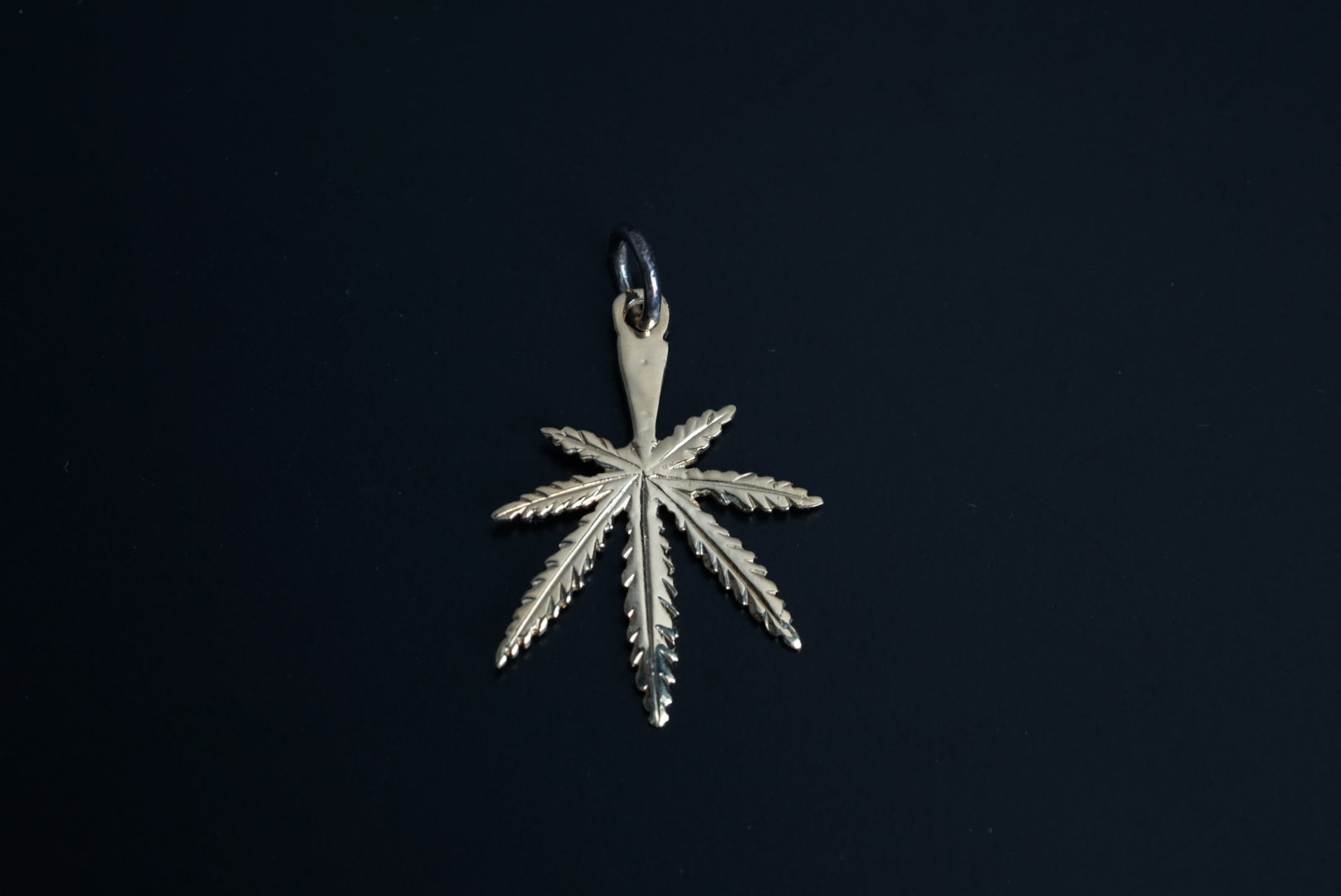 Albatory 18K Gold Cannabis Leaf Pendant