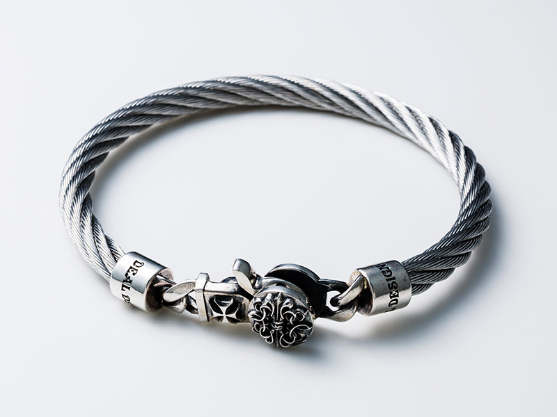 Stainless Steel Wire Bangle: Tiny Clip