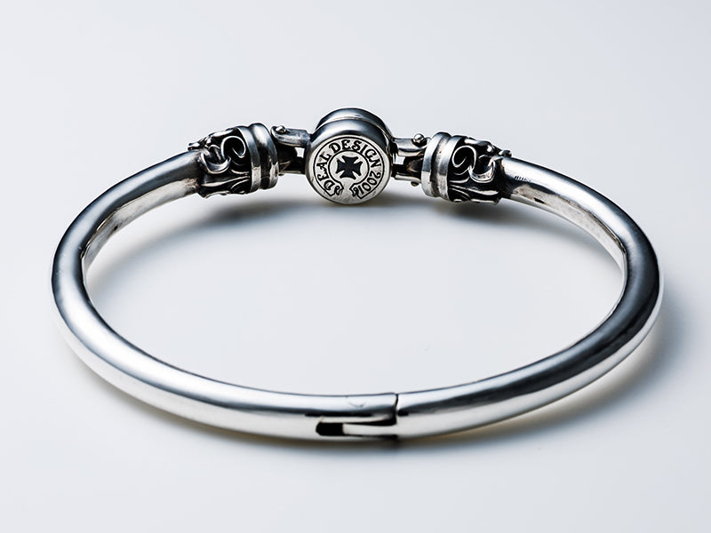 Seal Logo Cuff Bracelet