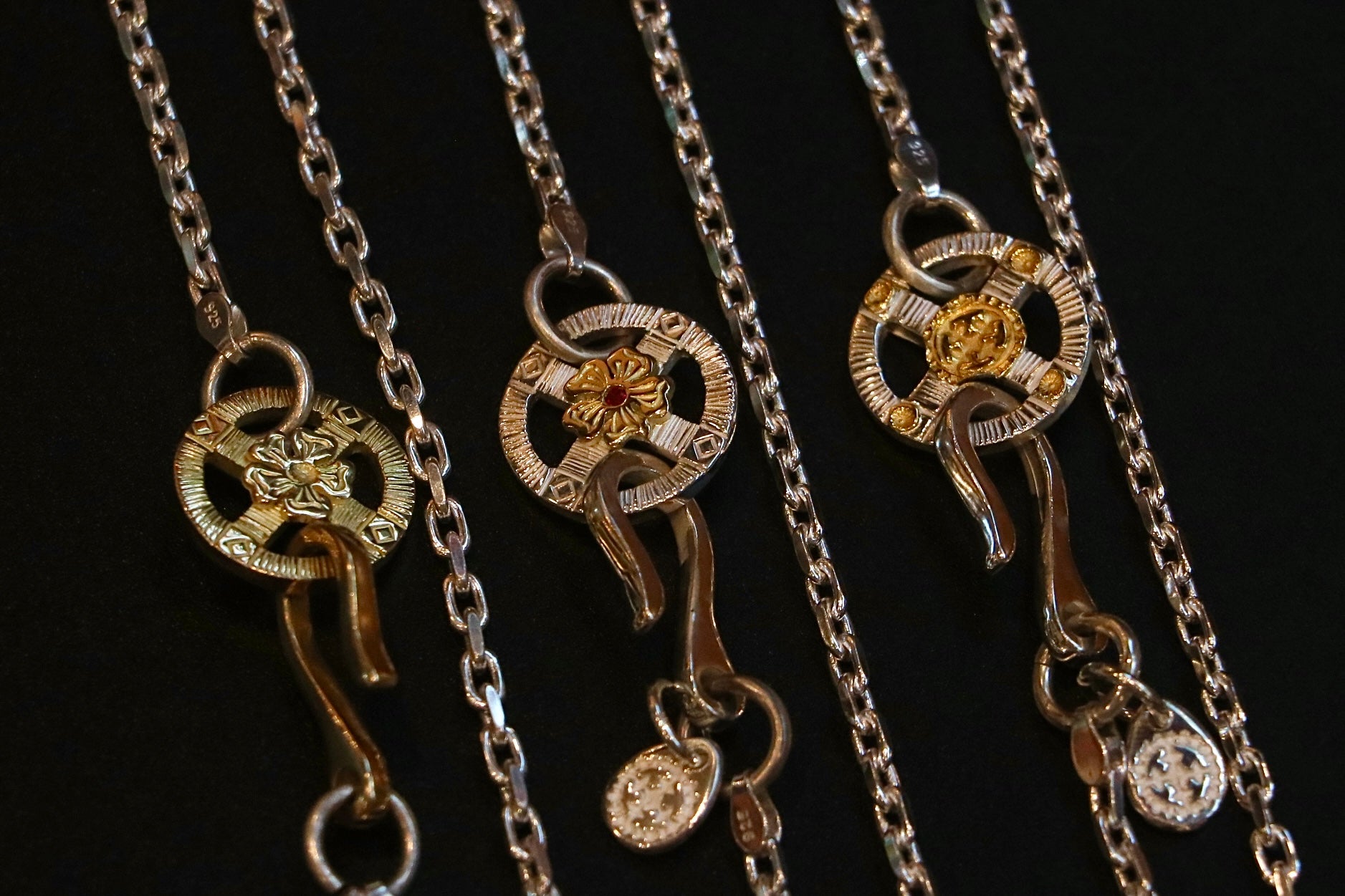 Sunshine Studio 18K Point Hana Silver Wheel Chain set w/ Ruby