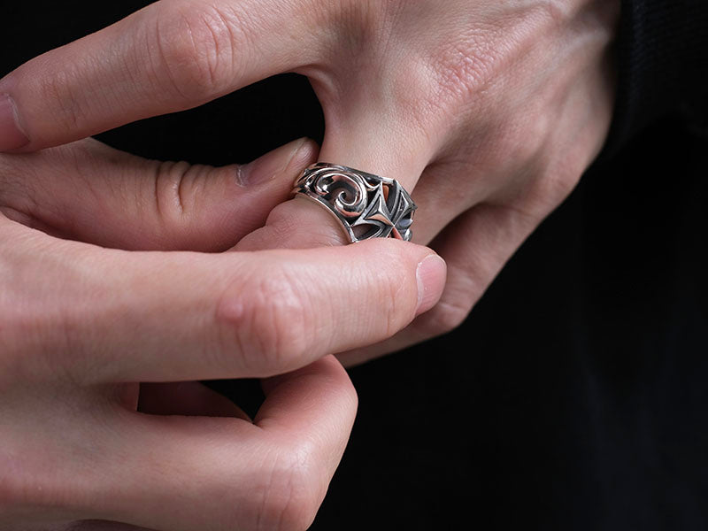 Stormy Frame Ring: Cross