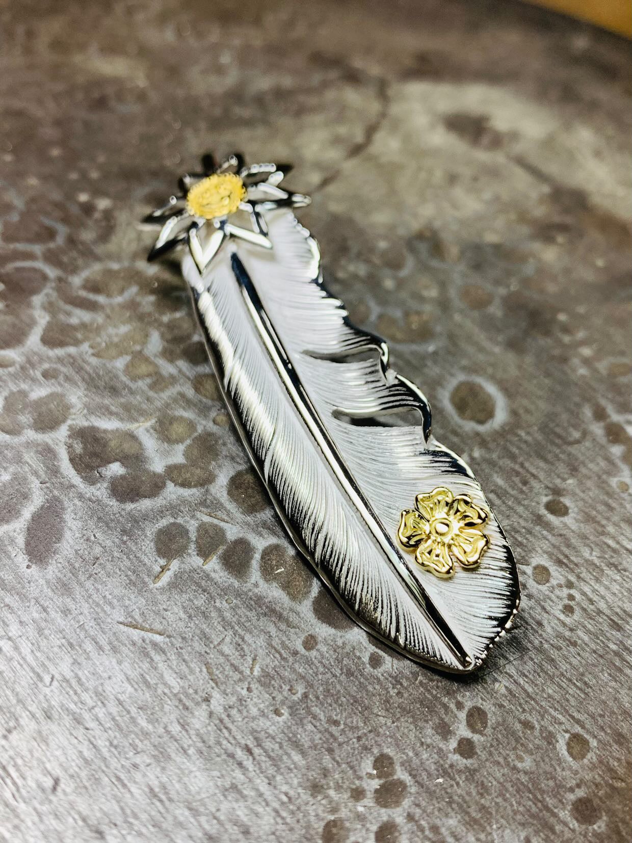 24Kt Gold Point Morning Star 18Kt Hana Silver Feather