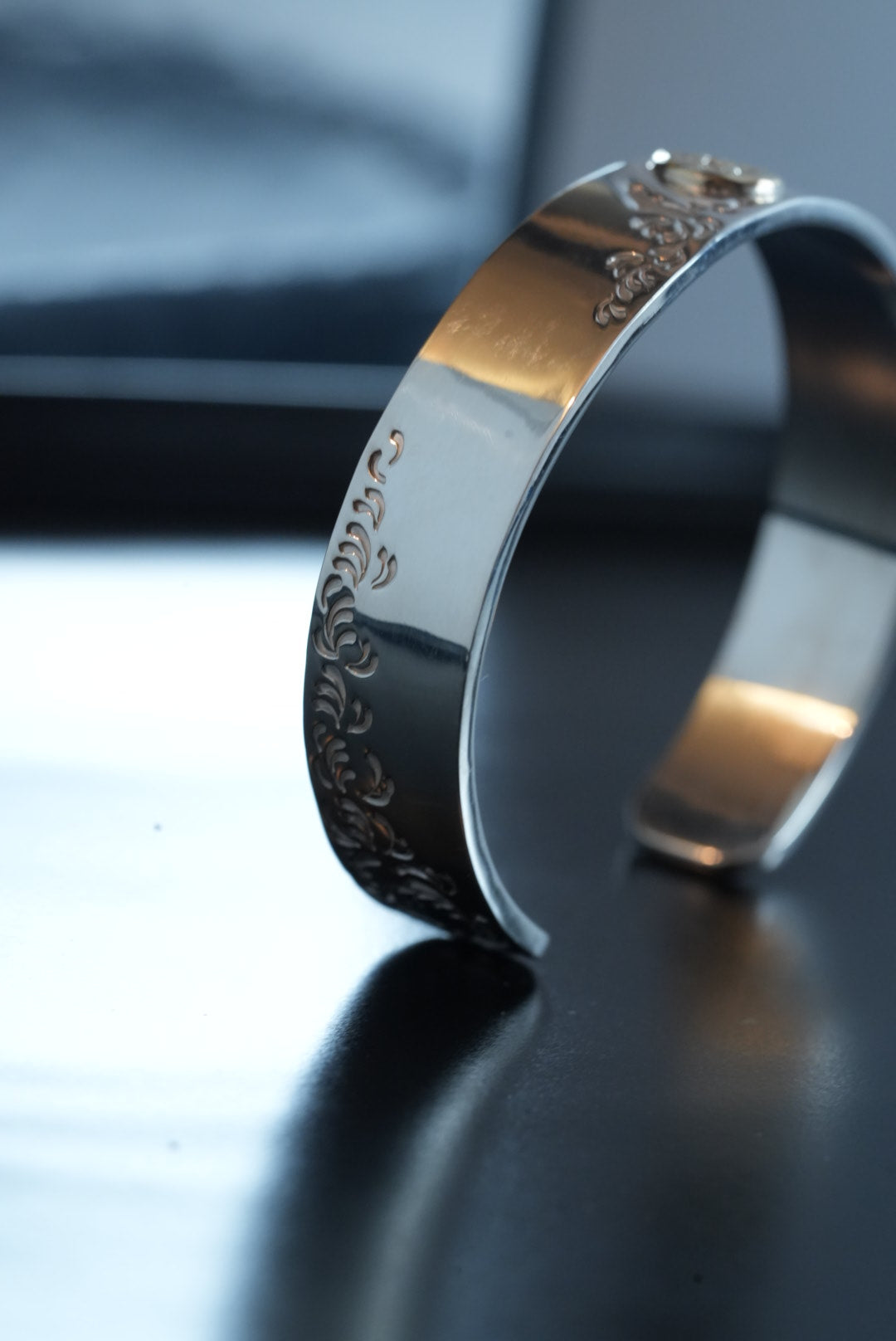 Albatory 18K Gold Point Arabesque Bangle