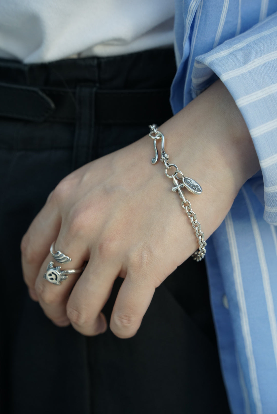 B596 Round Chain Link Bracelet with Tiny Charm and Oval BWL Tag