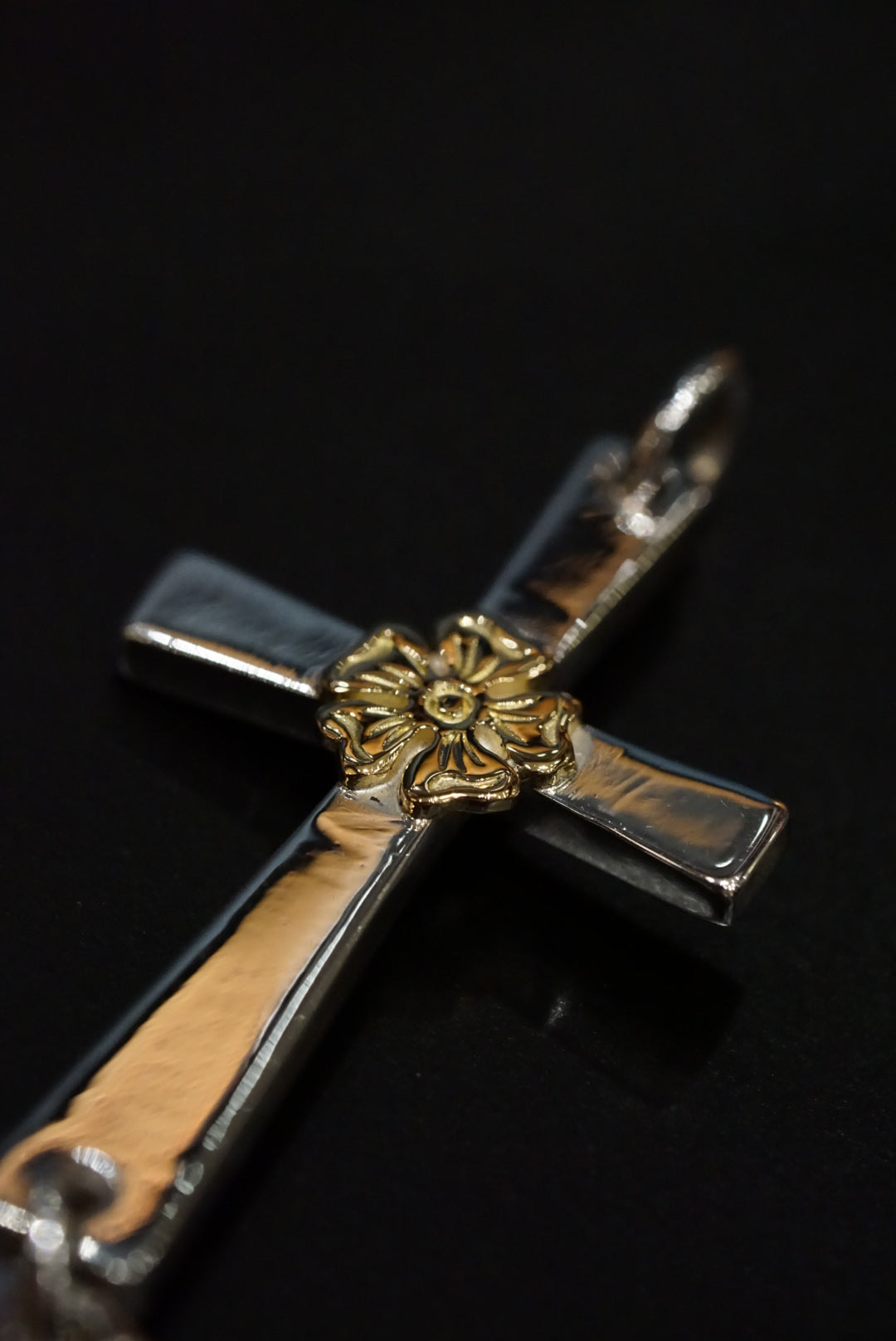 18K Hana Point Silver Moon Cross Pendant
