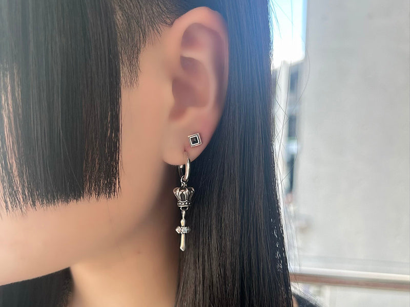 Deal Design - Black Studs 3