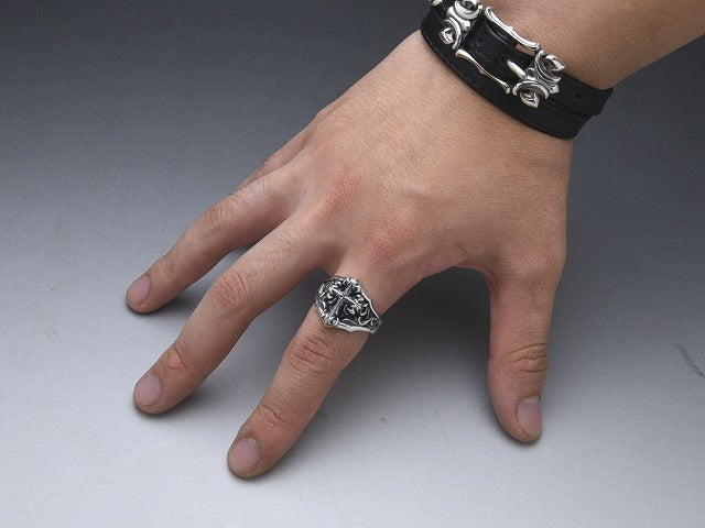 Deal Design - GL Cross Ring : Medium 2
