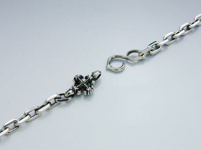 Deal Design - Grand Lily Cross Chain 3