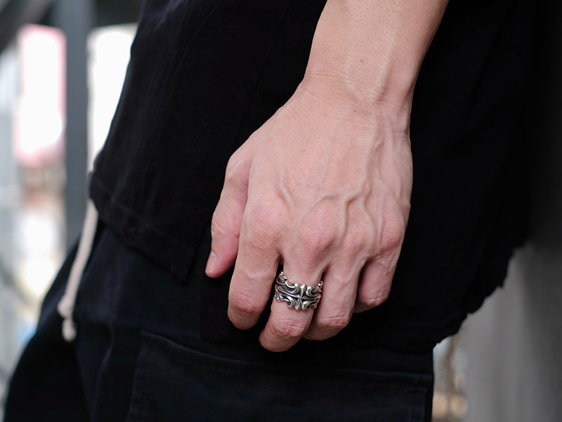 Deal Design - Horn Cross Ring 7