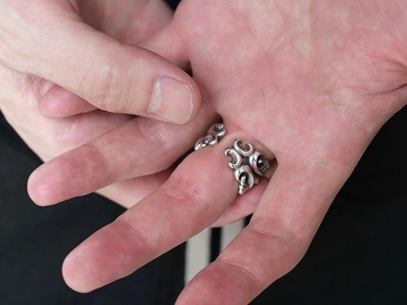 Deal Design - Horn Cross Ring 9