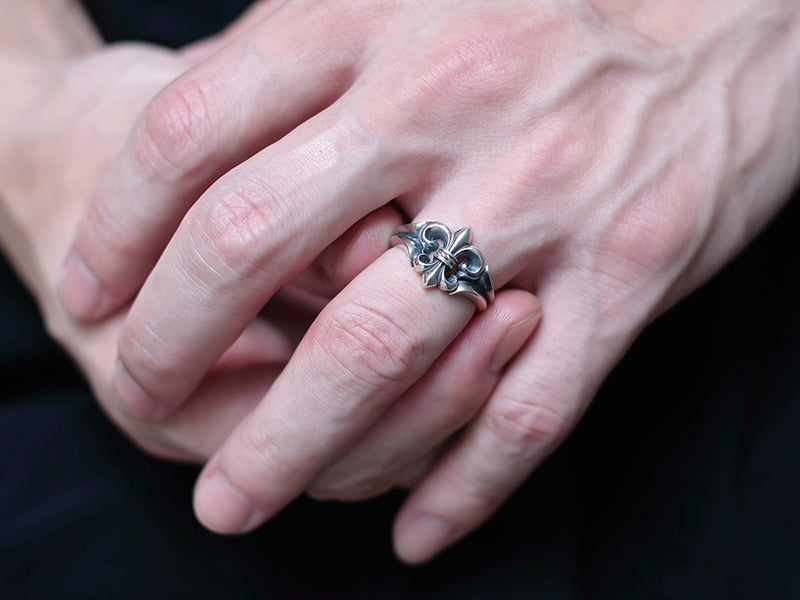 Deal Design - Naked Lily Ring: Small 7