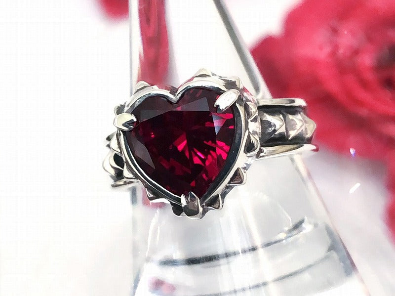 Deal Design - Pain Heart Ring 9
