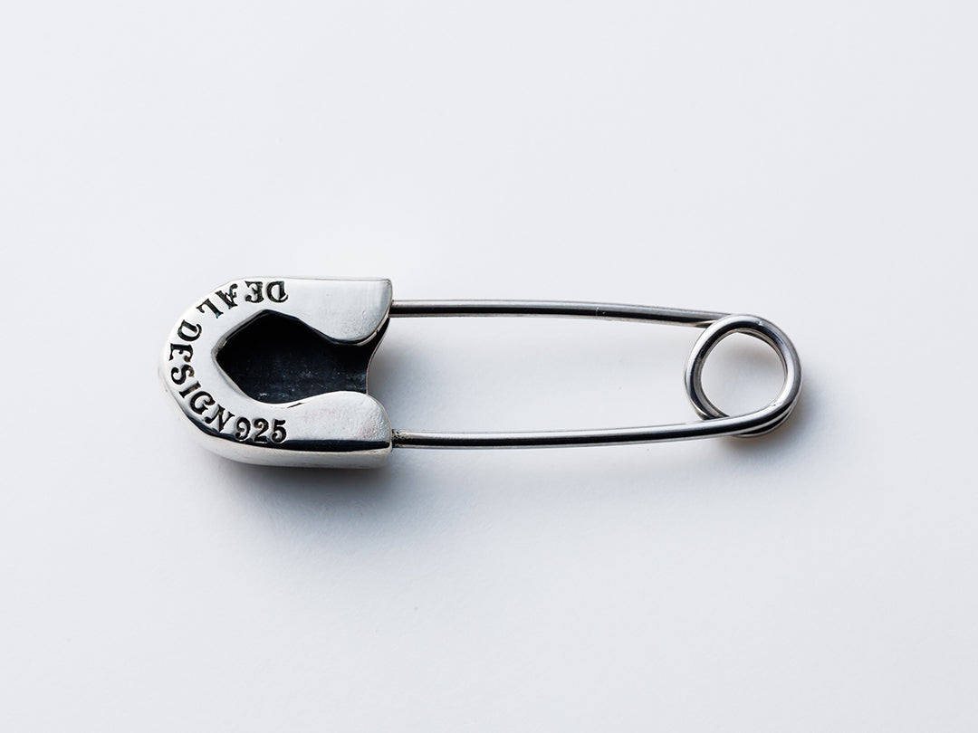 Deal Design - Safety Pin Pierce 3