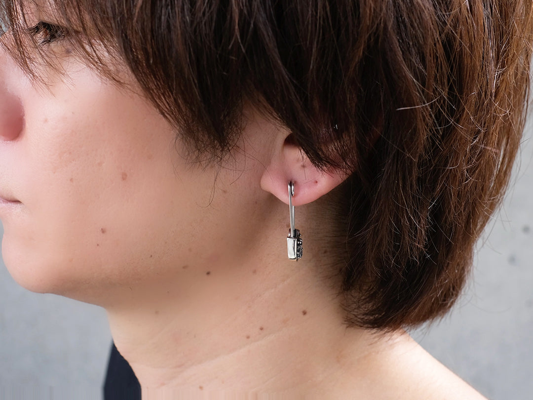 Deal Design - Safety Pin Pierce 5