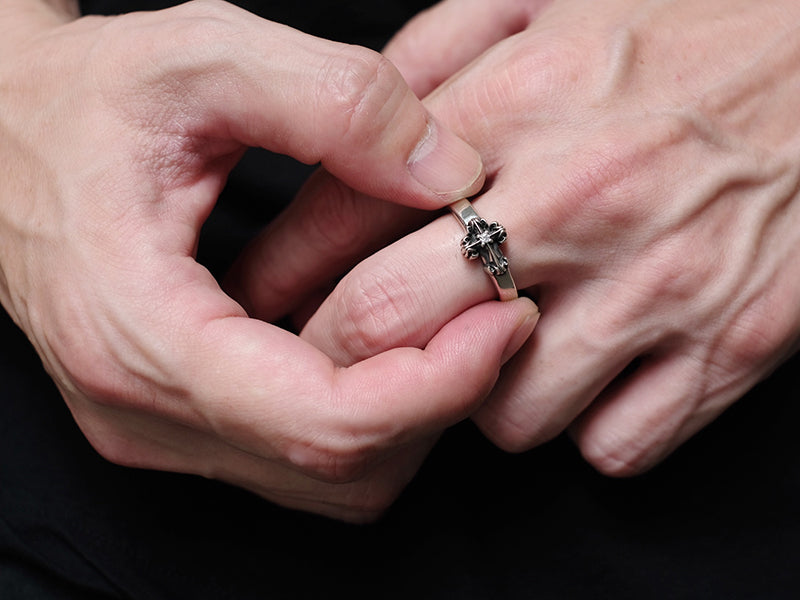 Deal Design - Sleep Cross Ring 7