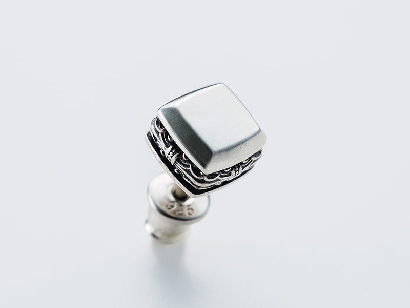 Deal Design - Square Signet Earrings 4
