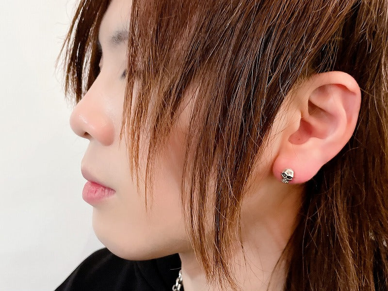 Deal Design - Straight Skull Piercing 2
