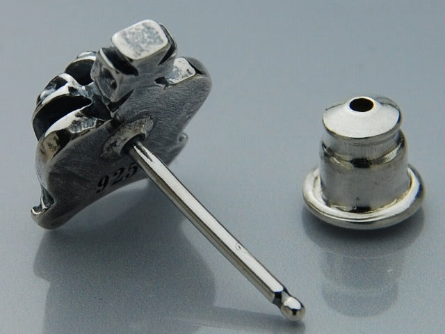 Deal Design - Tiny Crown Earrings 4