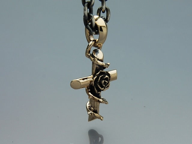 Deal Design - Wired Cross Pendant 8