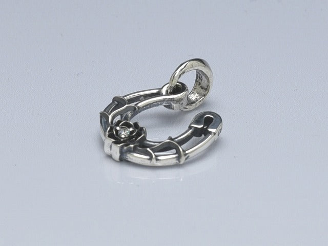 Deal design - Safe Pin Horseshoe Pendant 11