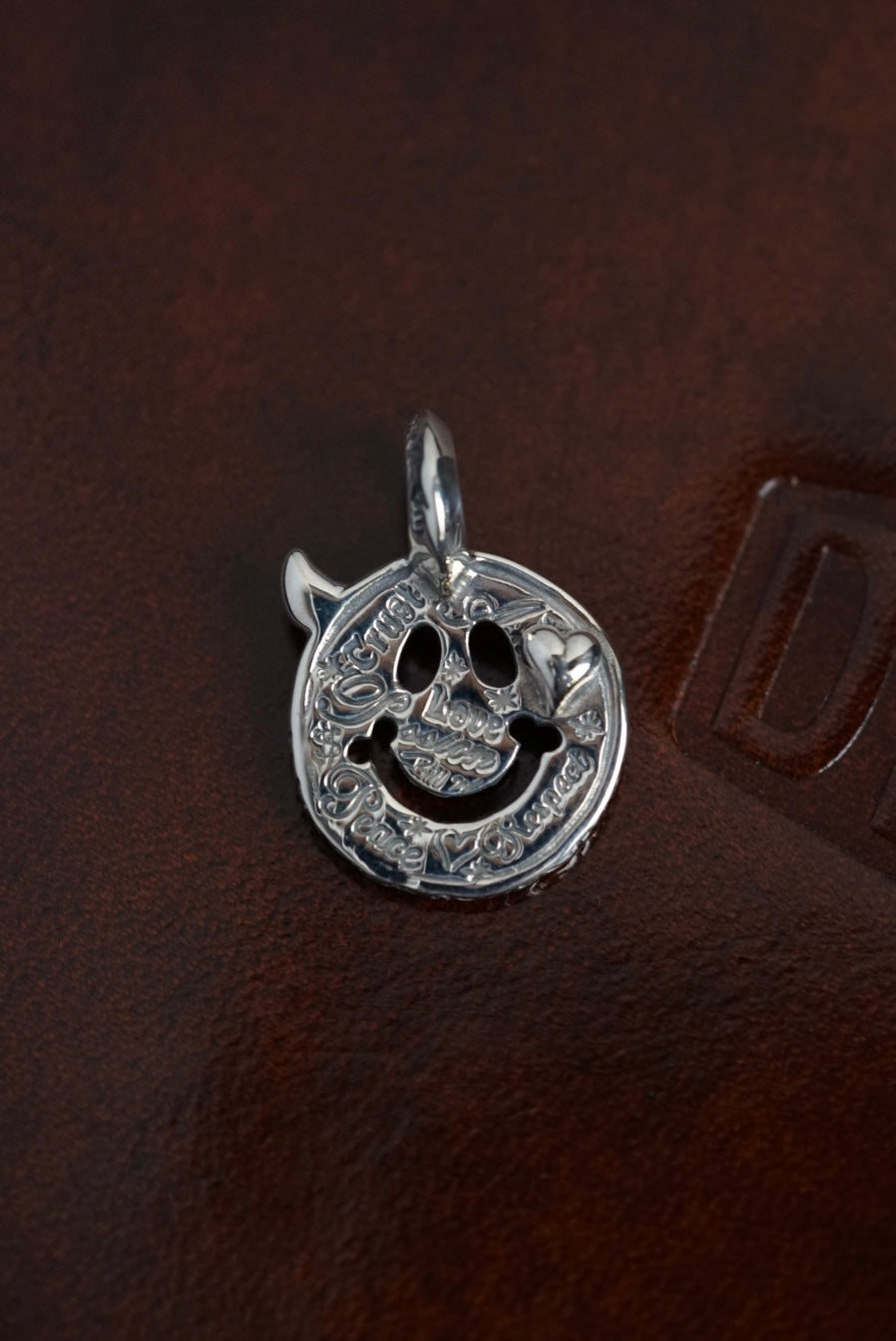 C374GR Happy Face Graffiti One Horn Heart Charm