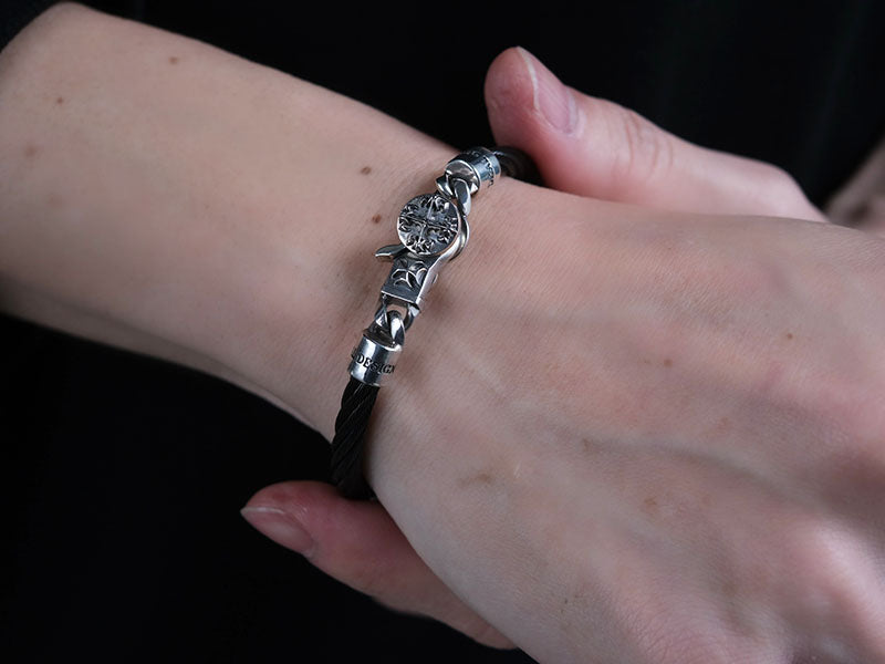 Stainless Steel Wire Bangle: Tiny Clip