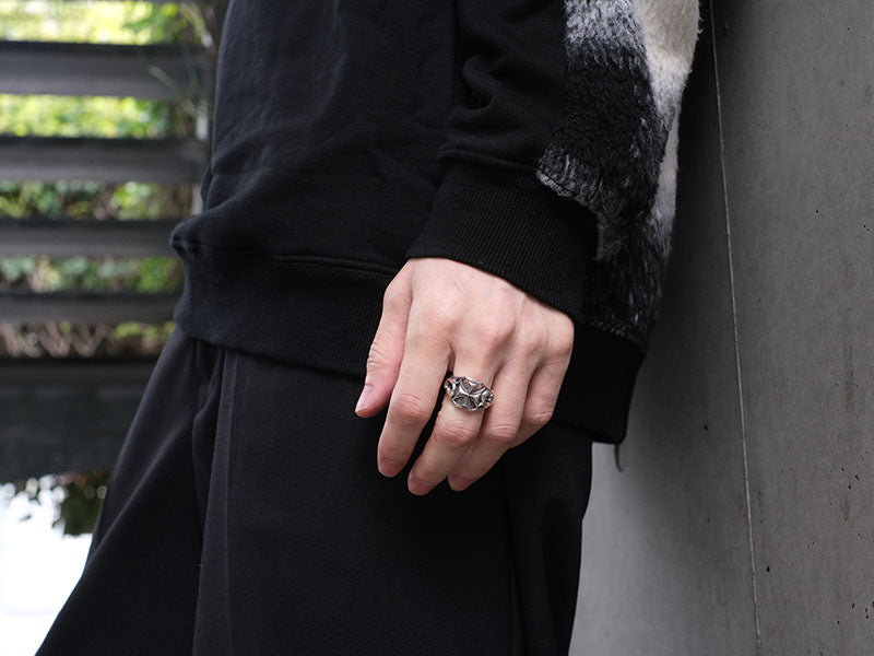 Stormy Frame Ring: Cross