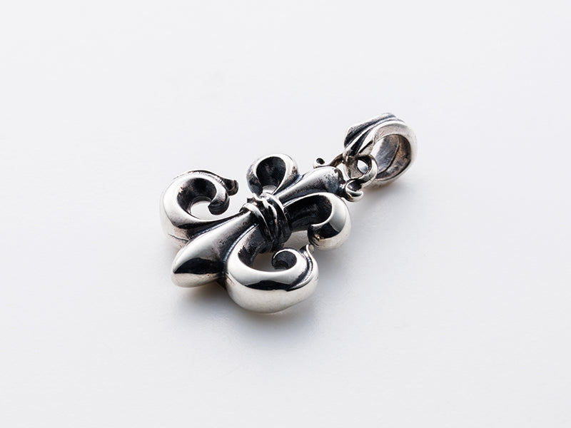 Classic Lily Top : Small Pendant