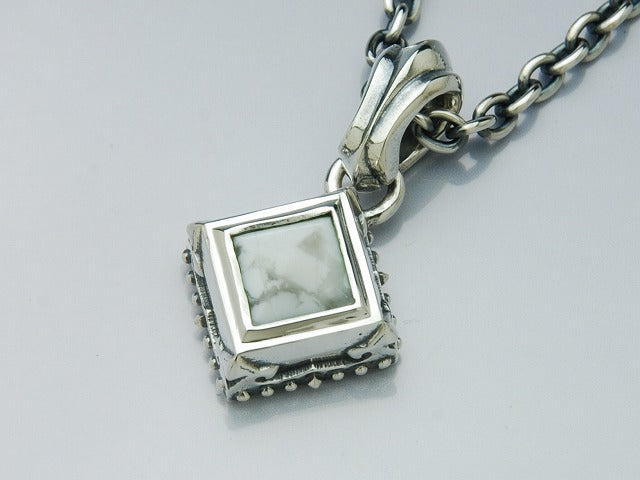 Queen Studs Top