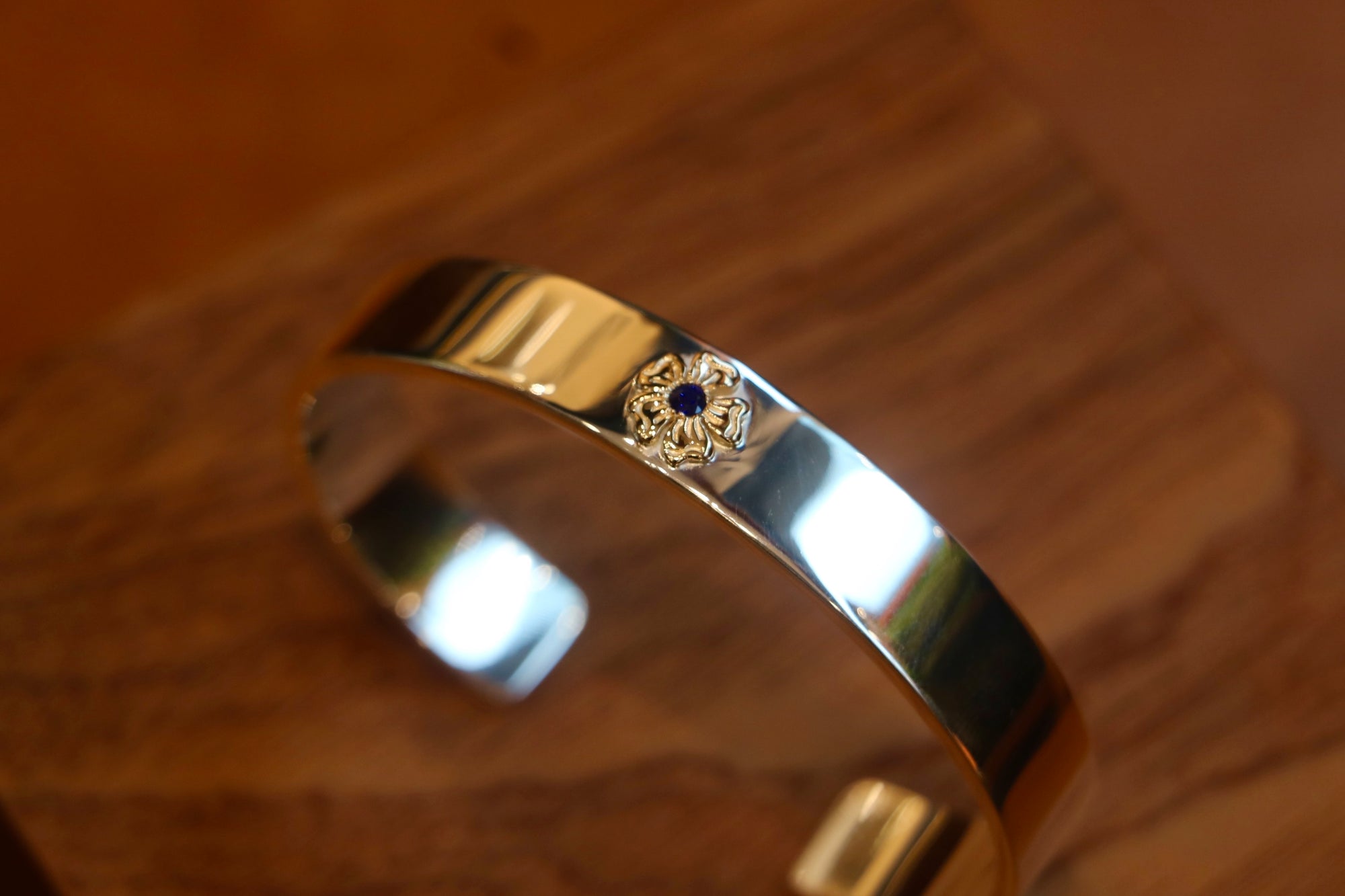 高瀬豪太 Sunshine Studio - 18K Gold Flower Flat Bangle w/ Stone_2