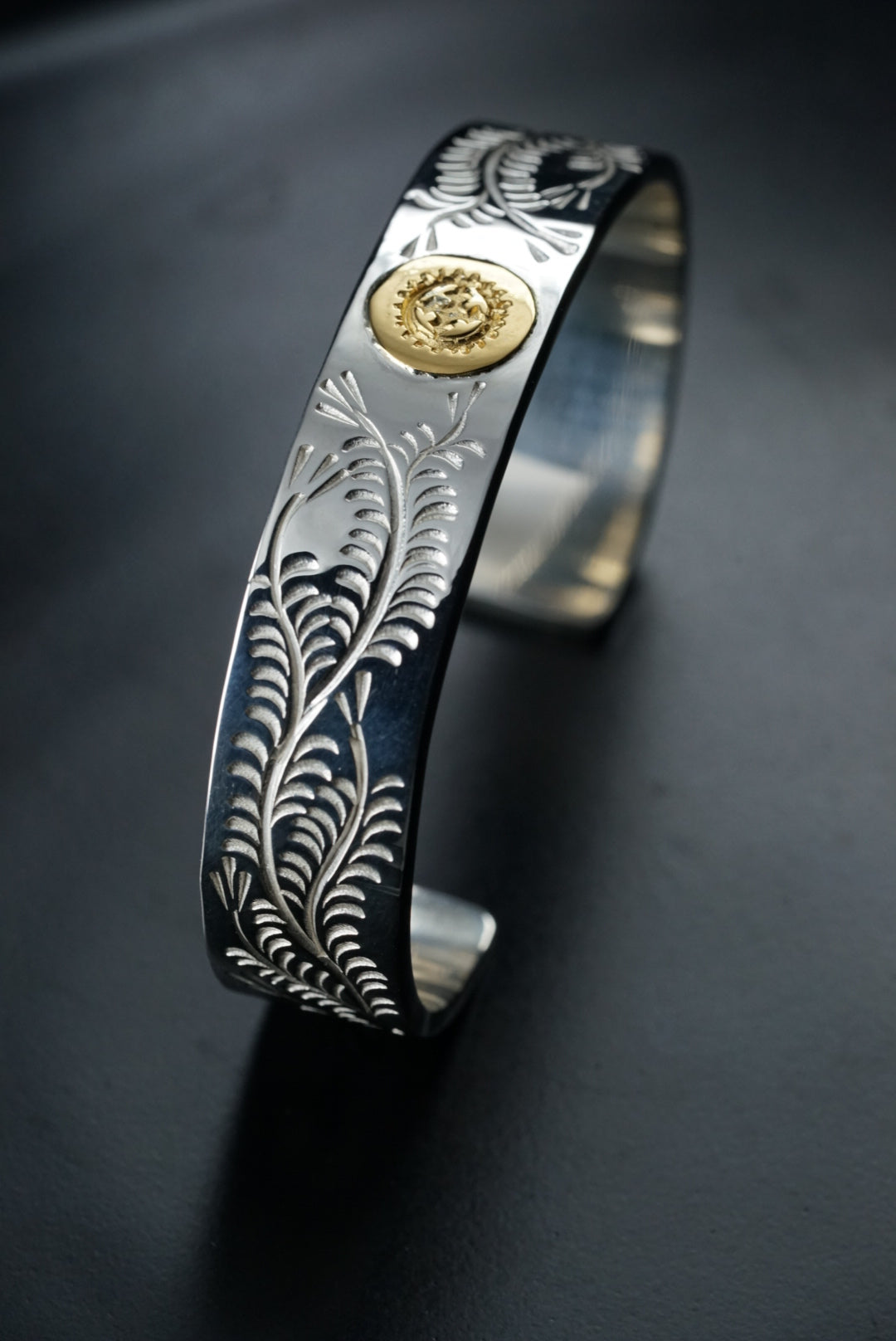 高瀬豪太 Sunshine Studio - 12mm 18K Gold Point Arabesque Bangle_7