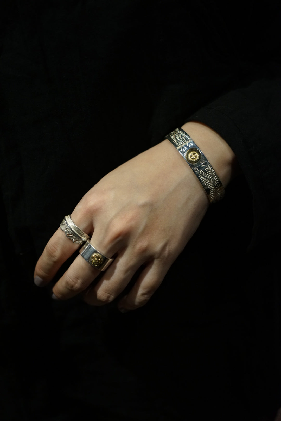 高瀬豪太 Sunshine Studio - 12mm 18K Gold Point Arabesque Bangle_8