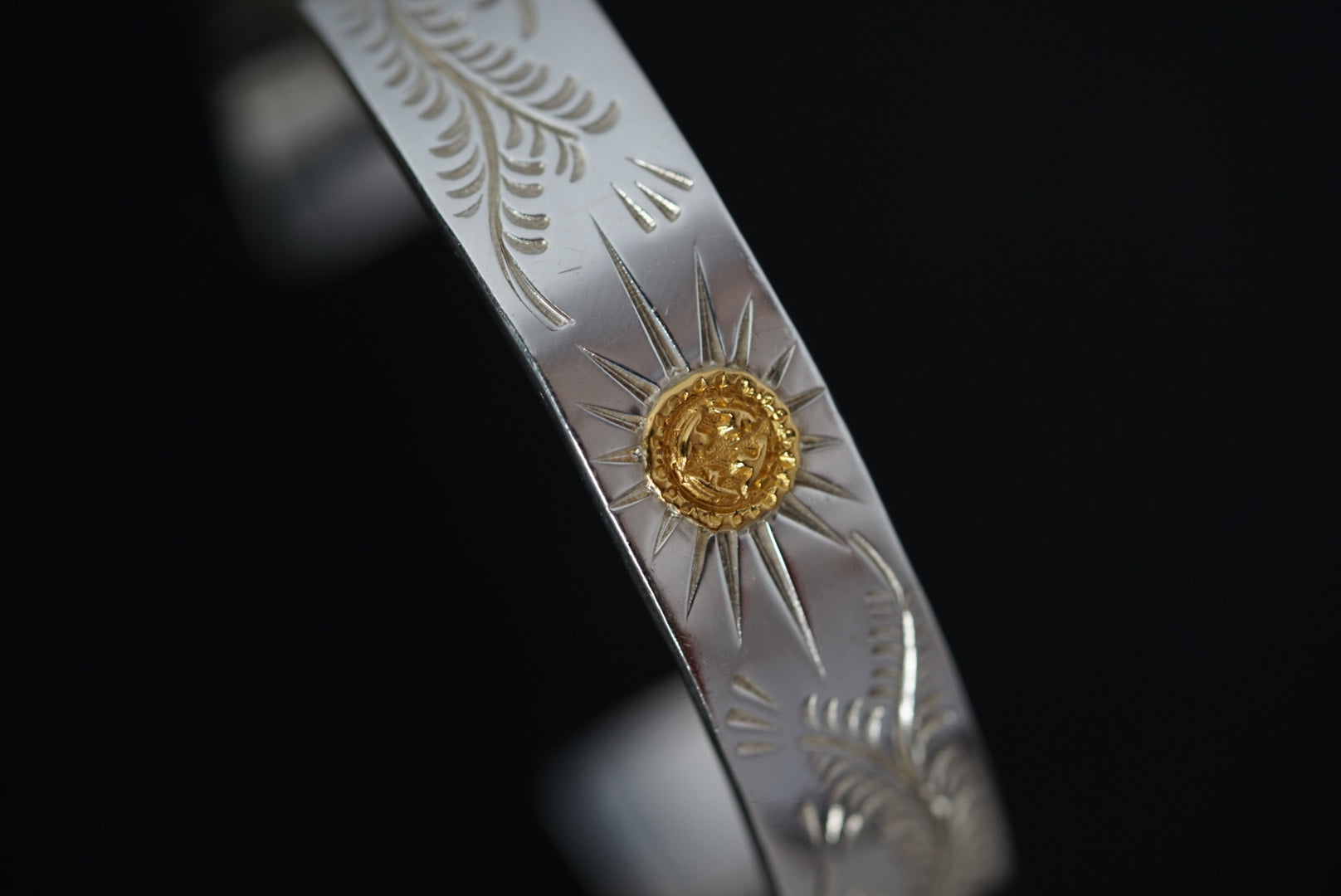 高瀬豪太 Sunshine Studio - 12mm 24K Gold Point Radiation Arabesque Bangle_3