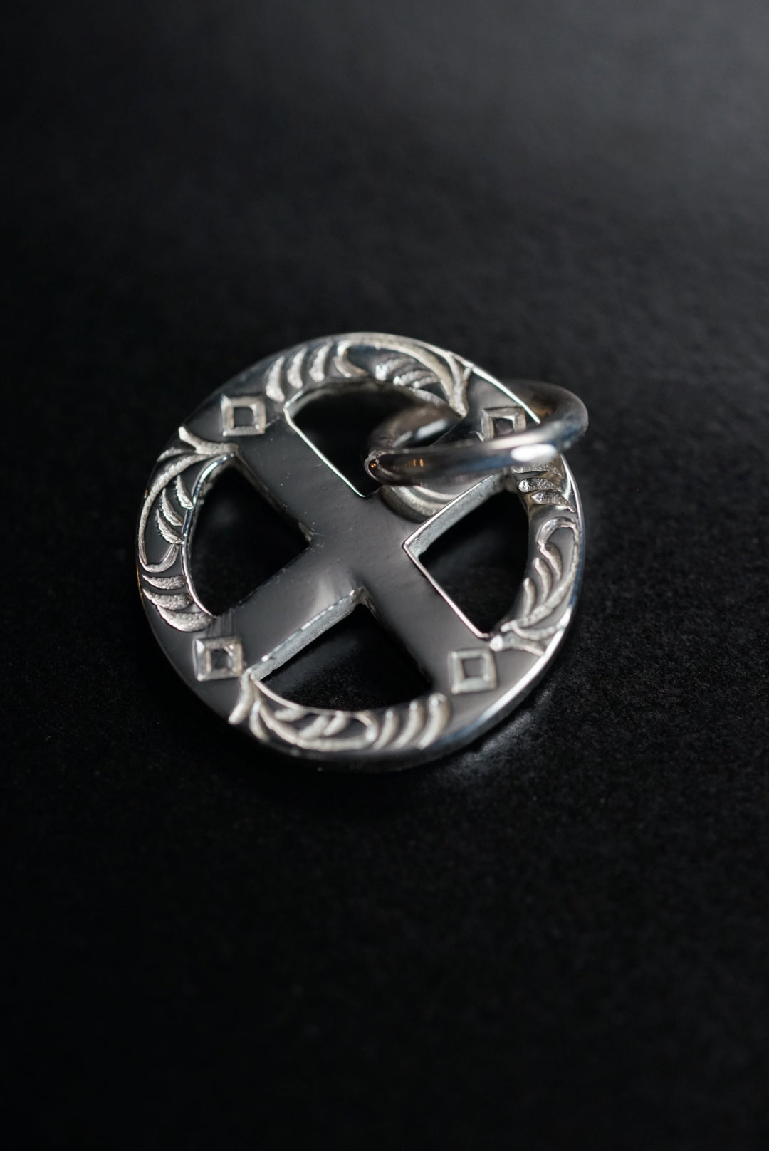 高瀬豪太 Sunshine Studio - Silver Arabesque Wheel Pendant_1